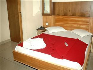 Ug Grand Hotel Bangalore Luaran gambar